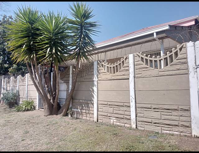 9 BEDROOM HOUSE FOR SALE IN BOKSBURG NORTH